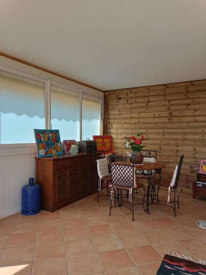 Grand Studio En Bas De Villa Avec Vue Sur Mer Au Carbet Le Carbet Exterior photo